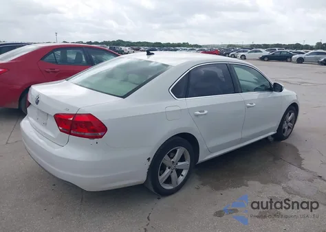 2013 Volkswagen Passat 2.5L Se z USA, uszkodzony, nr VIN 1VWBH7A30DC009494